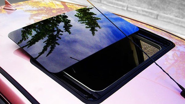 Cửa sổ trời trên xe ô tô có tác dụng gì?