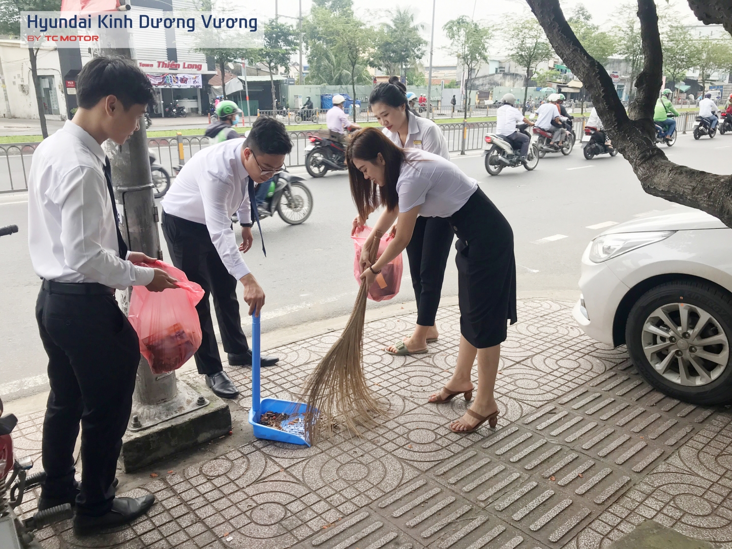 [CUỐI TUẦN SÔI ĐỘNG] - CB.CNV HYUNDAI KINH DƯƠNG VƯƠNG TỔNG VỆ SINH KHUÔN VIÊN CÔNG TY