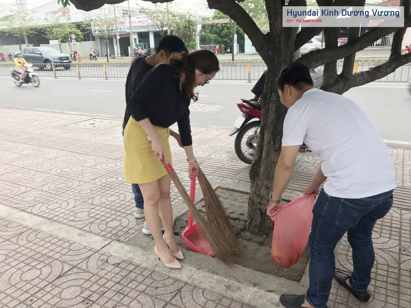 [CUỐI TUẦN SÔI ĐỘNG] - CB.CNV HYUNDAI KINH DƯƠNG VƯƠNG TỔNG VỆ SINH KHUÔN VIÊN CÔNG TY